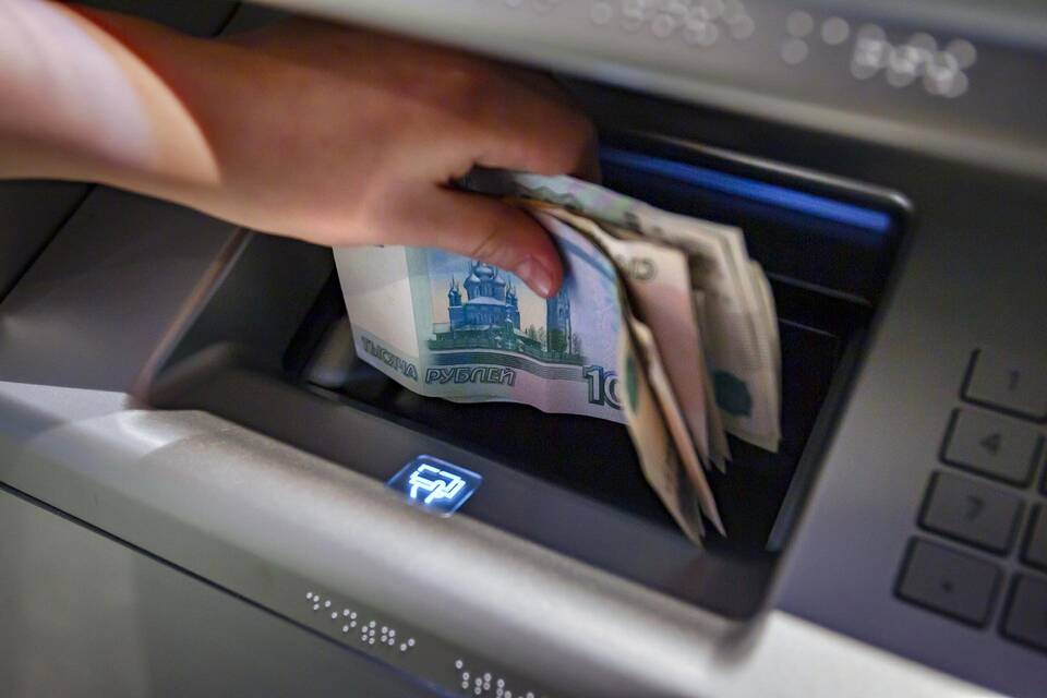 Удерживают зарплату: что делать работнику